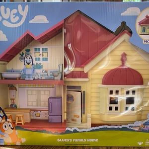 Bluey toy house with figures